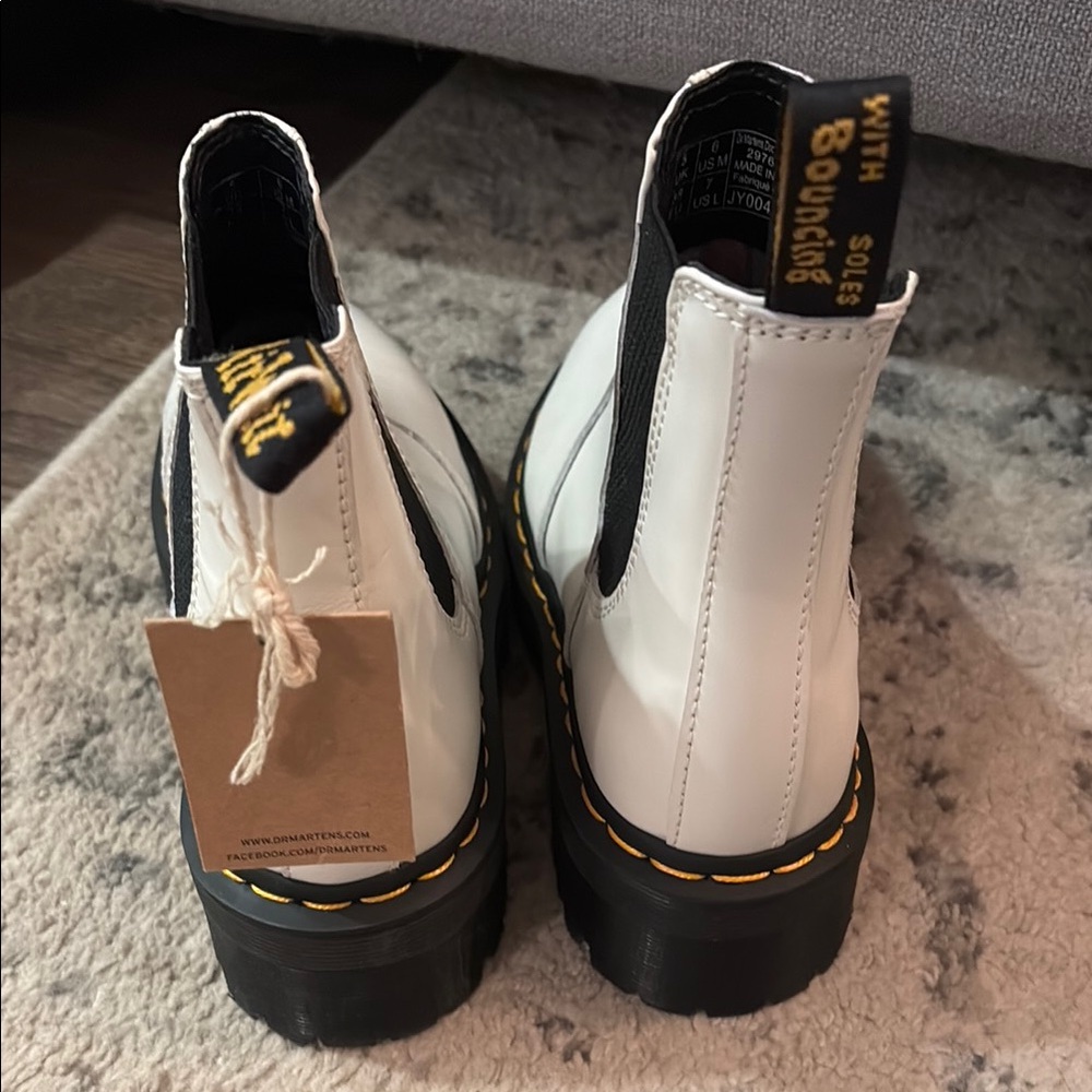 Dr. Martens White Chelsea Boots size 7 new! - Picture 3 of 5